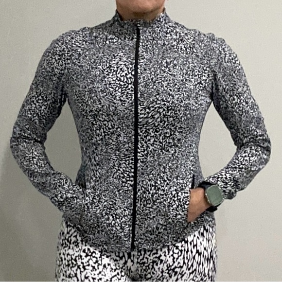 Lululemon jacket - Picture 4 of 7